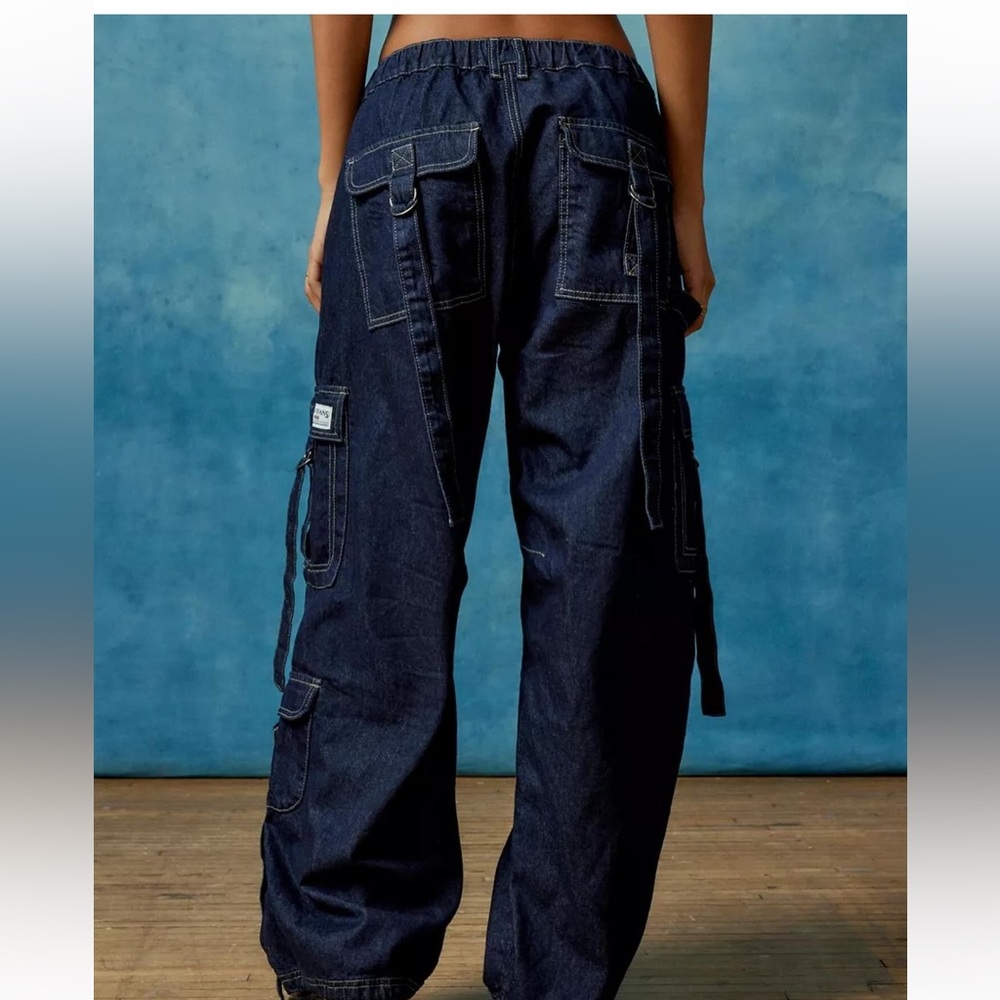 BDG Strappy Balloon Cargo Mid-Rise Jean - Picture 3 of 5